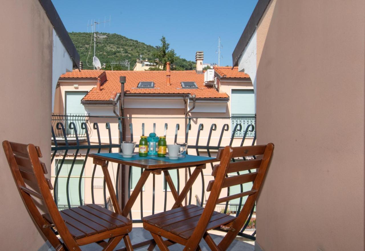 Residence Holidays Пиетра Лигуре Екстериор снимка