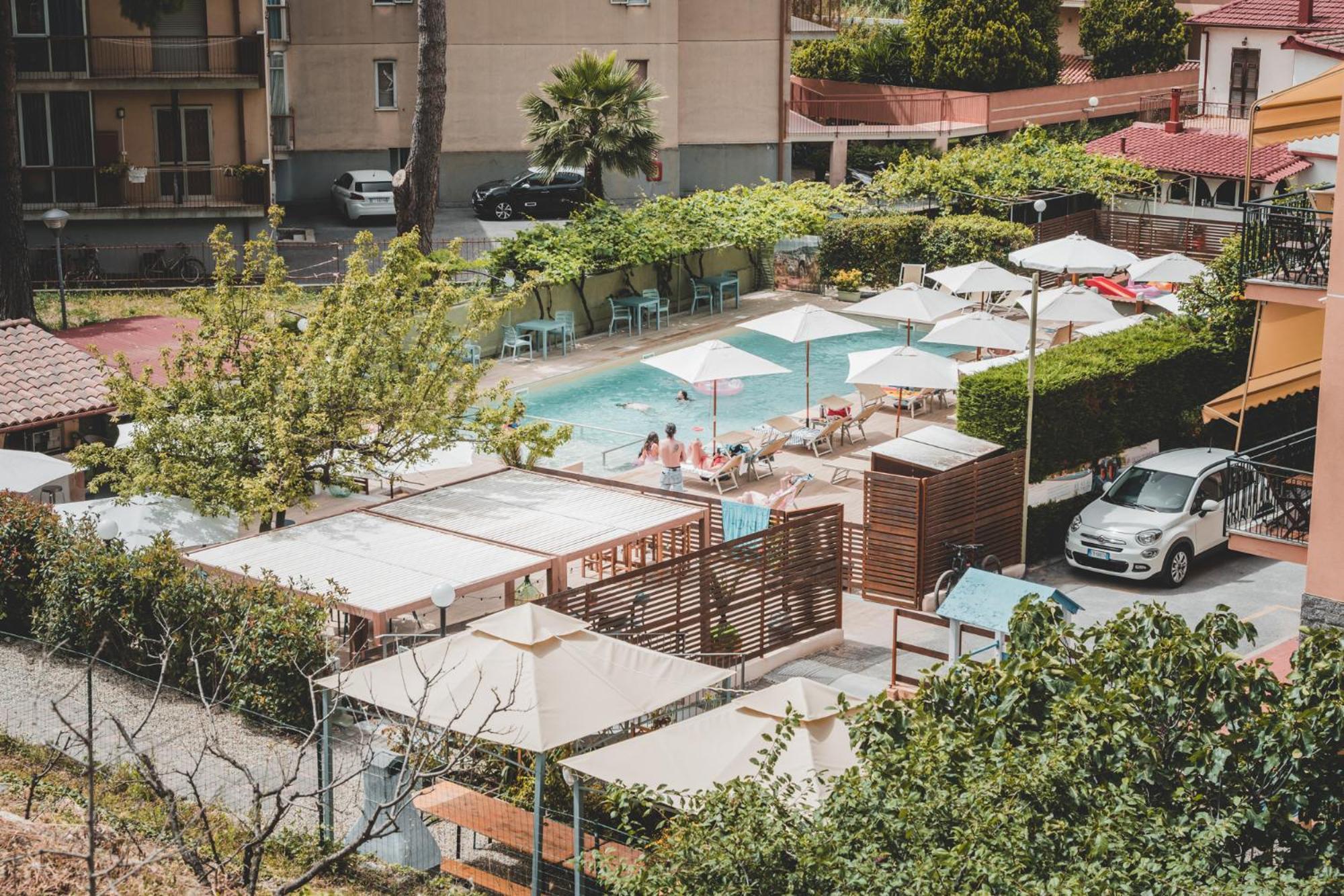 Residence Holidays Пиетра Лигуре Екстериор снимка