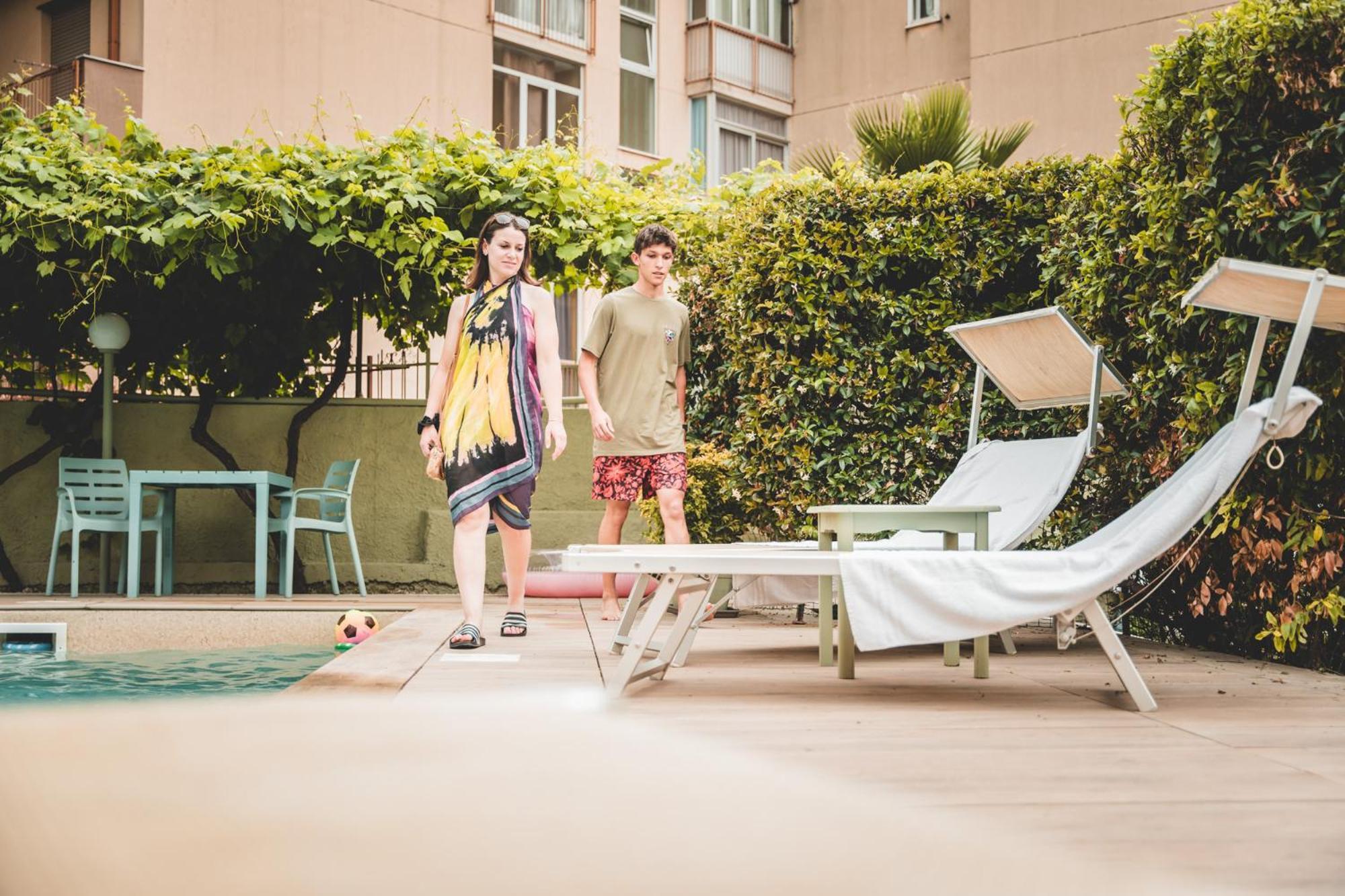 Residence Holidays Пиетра Лигуре Екстериор снимка
