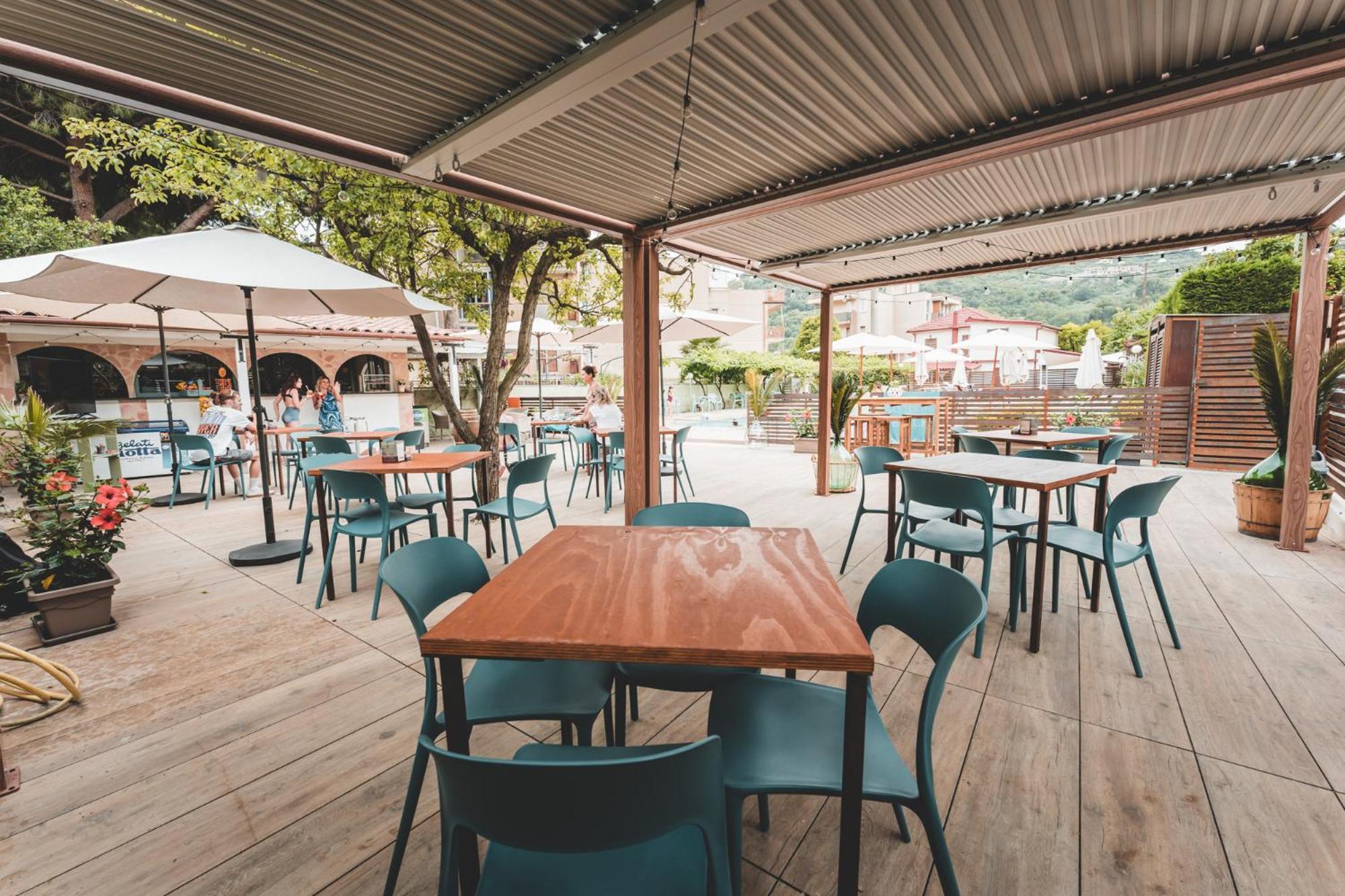 Residence Holidays Пиетра Лигуре Екстериор снимка