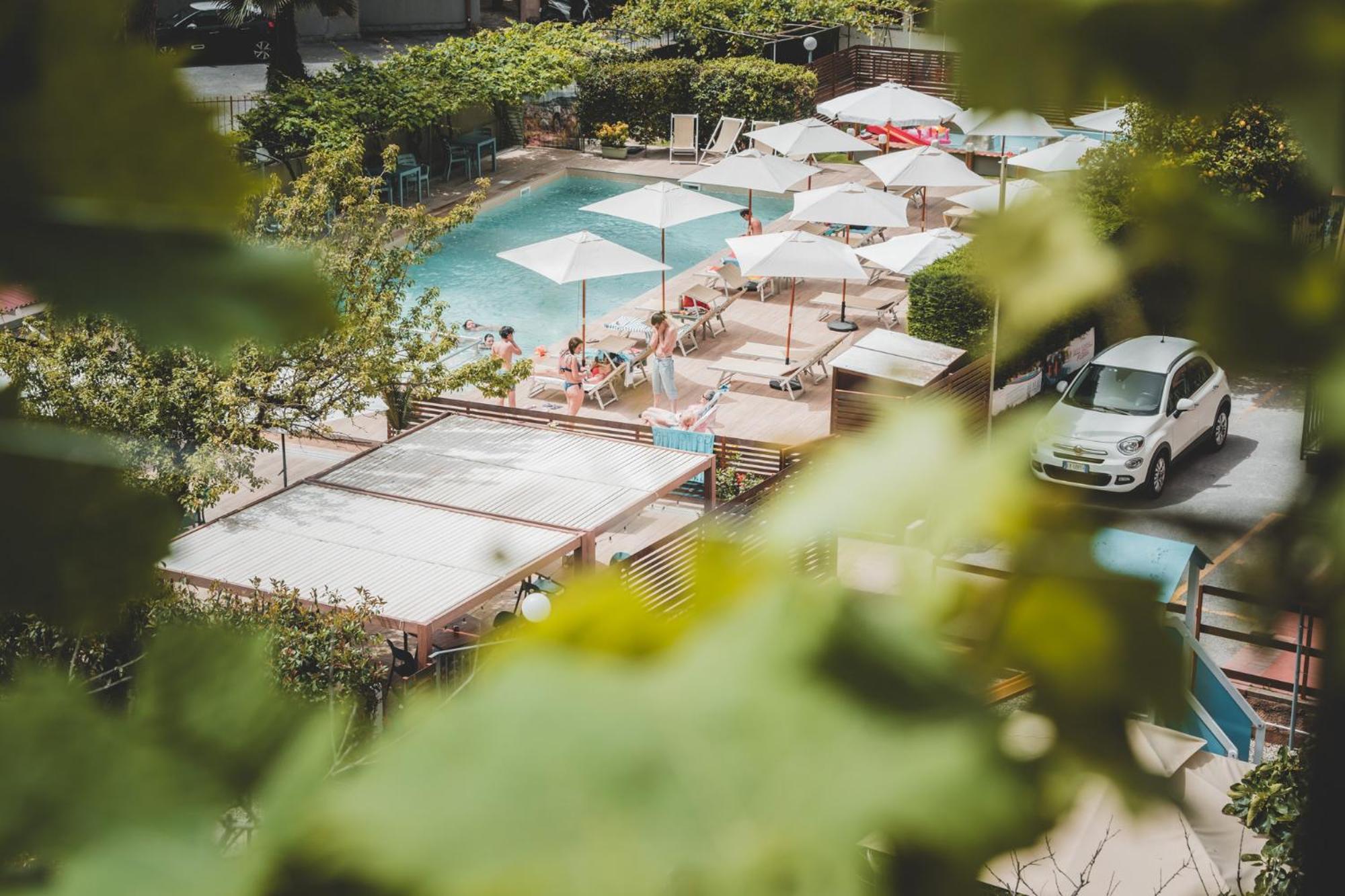 Residence Holidays Пиетра Лигуре Екстериор снимка