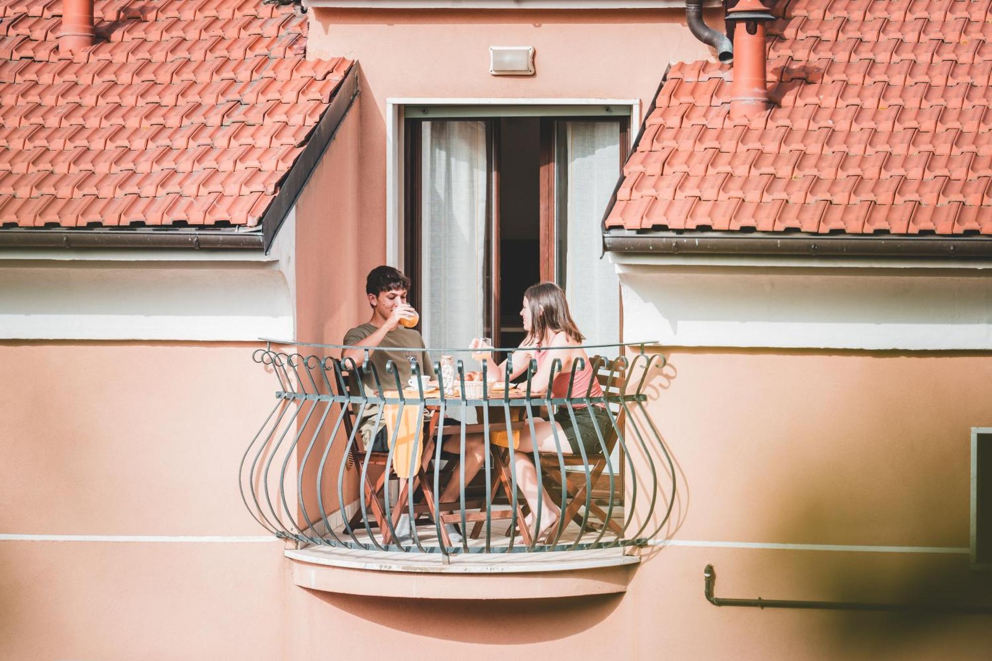 Residence Holidays Пиетра Лигуре Екстериор снимка